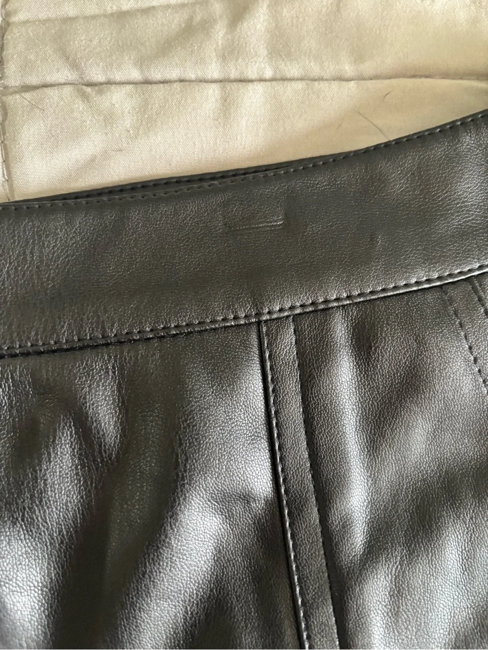 Faux Leather Pencil Skirt in Black_8